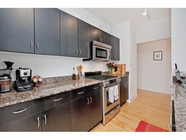 Building Photo - 8 E Randolph St