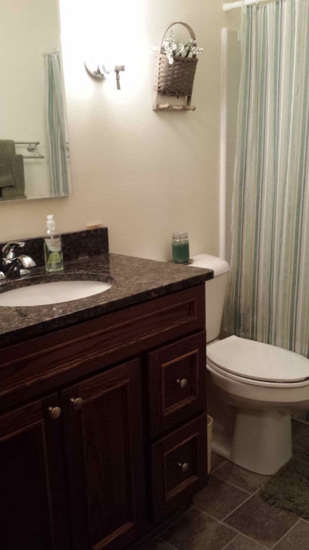 Building Photo - North central Ames 2 bedroom duplex with g...