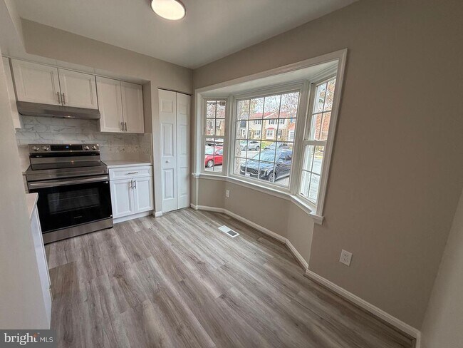 Foto del edificio - 4924 McFarland Dr