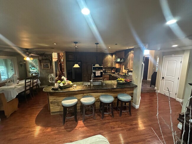 Foto del edificio - 30496 Nicholas Valley Rd