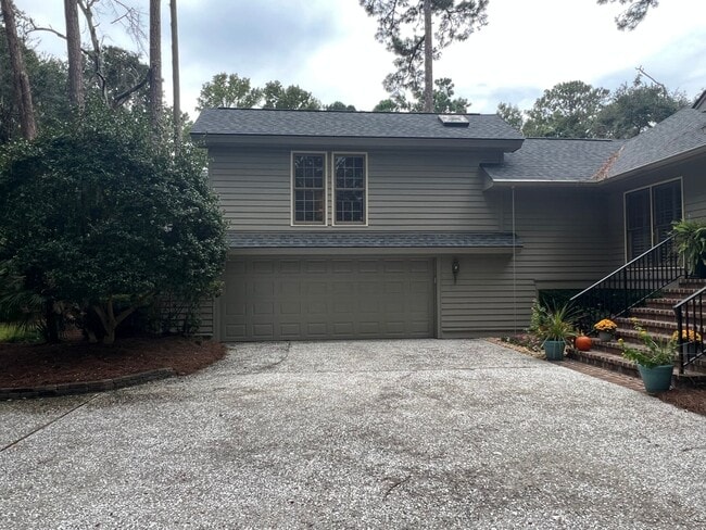 Building Photo - Stunning Furnished Home in Sea Pines! ~Ava...