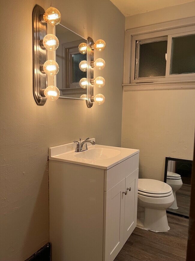 Foto del edificio - 512 Cayuga Rd