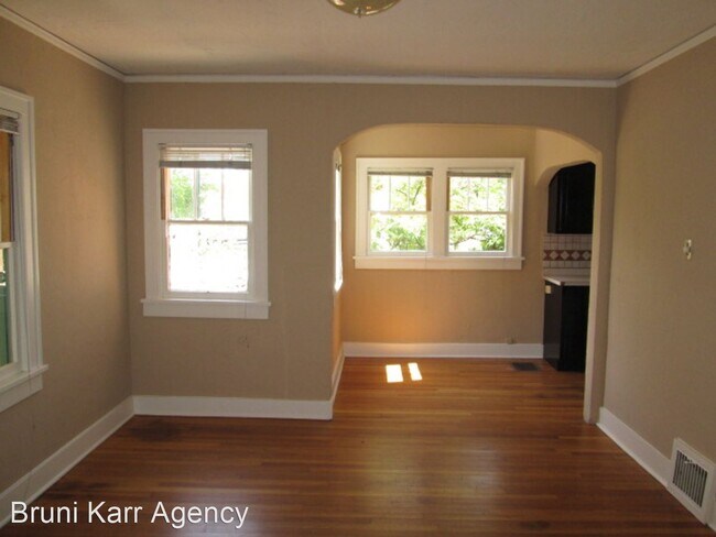 Foto del edificio - 3 br, 1 bath House - 302 Dartmouth