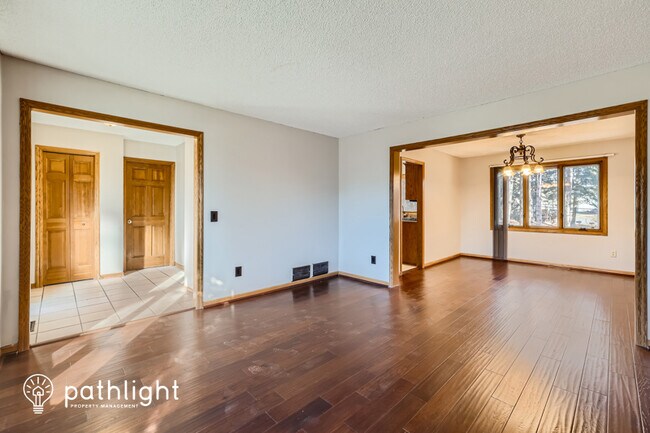 Foto del edificio - 9146 Duckwood Trail, Woodbury, MN, 55125