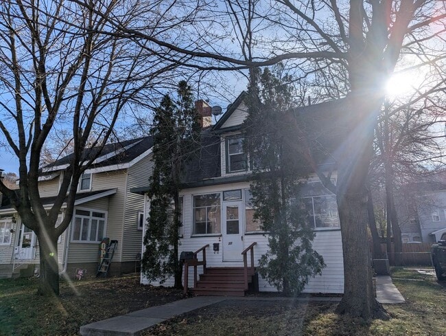 Building Photo - 321 Ramsey St