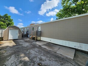 Building Photo - 700 W Ridgeway Ave