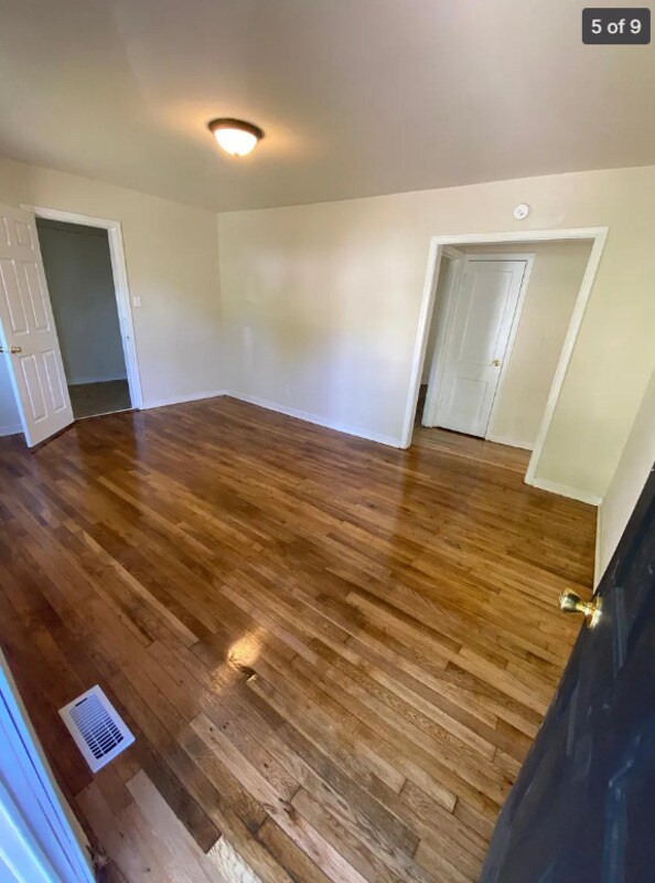 Foto del edificio - 3915 E Chatham Dr