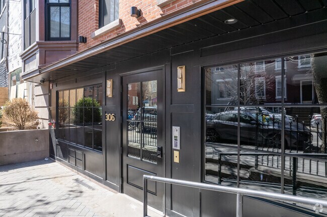 Entrance - 306-308 Park Ave