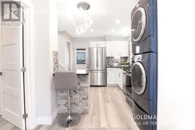 Building Photo - Gorgeous 3 bedroom 2 bathroom home - all i...