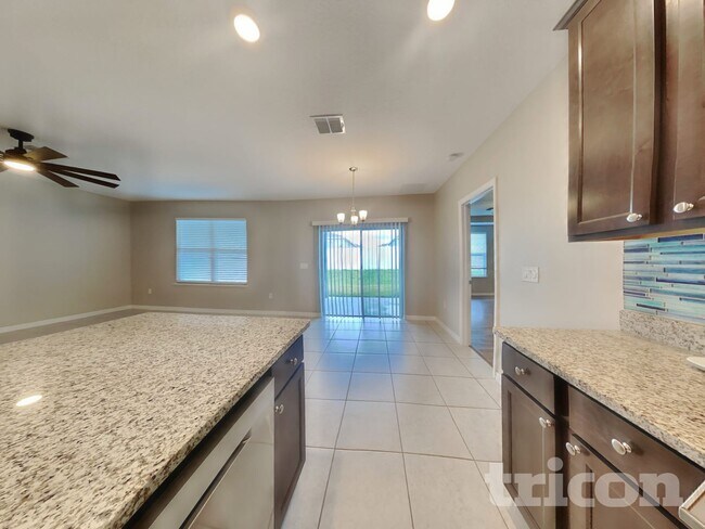 Foto del edificio - 15271 Aquarius Wy