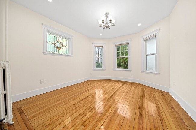 Building Photo - 108 Trowbridge St