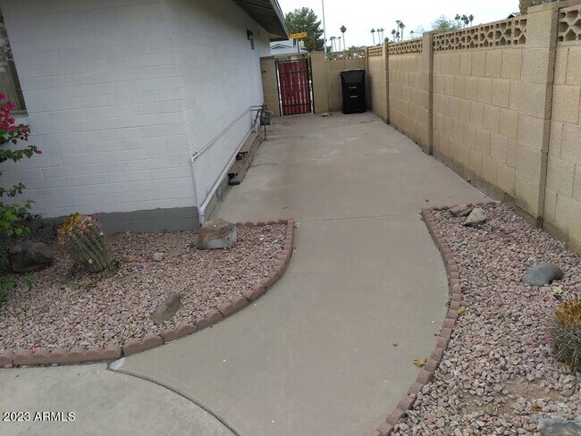 Building Photo - 4505 S Alder Dr