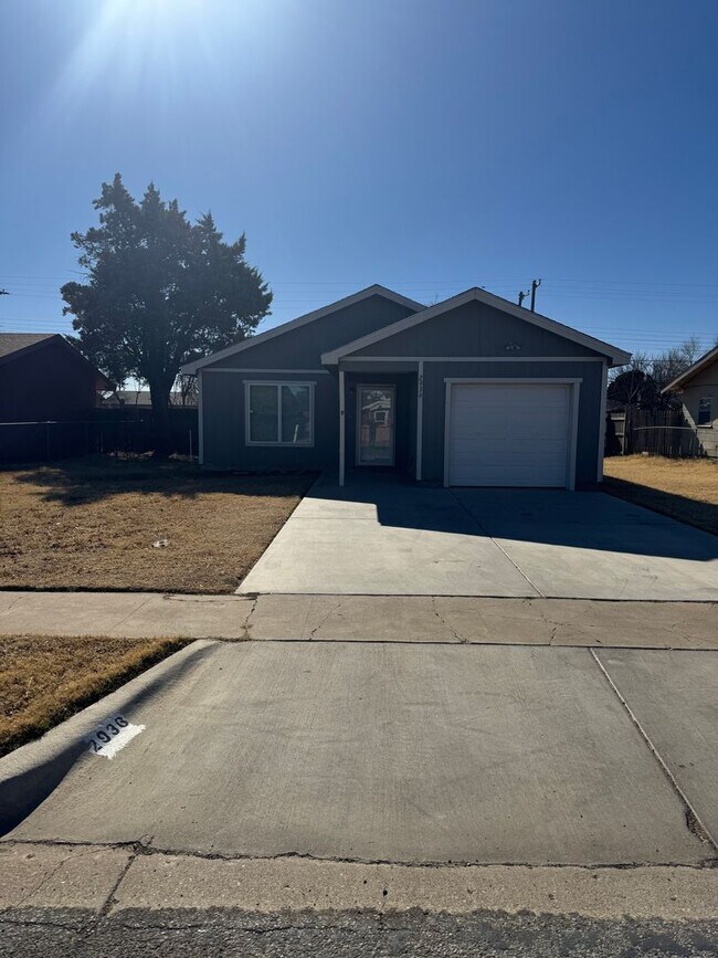 Building Photo - 2936 E Colgate St