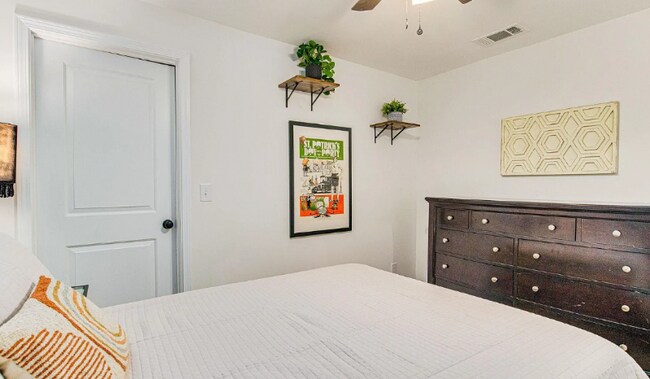 Foto del edificio - 814 W Gonzalez St