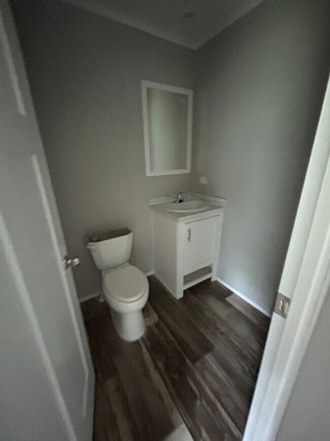 Foto del edificio - 127 Hubert Blvd