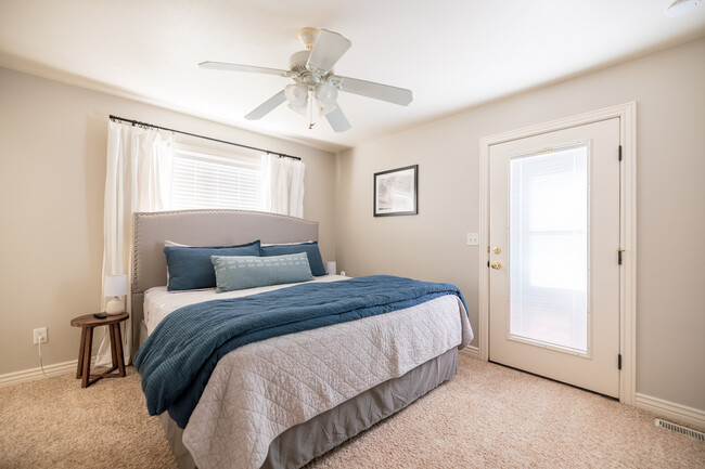 King bed in main bedroom with smart tv - 406 Neff Cir