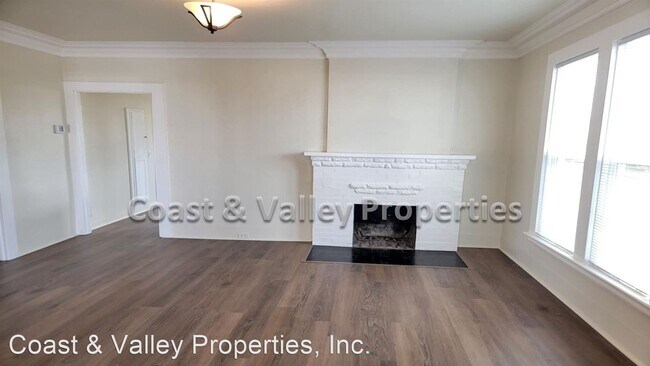 Building Photo - 3 br, 1 bath House - 551 Iverson St.