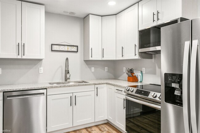 Building Photo - 2 br, 1 bath Duplex - 3839 Quail Avenue No...