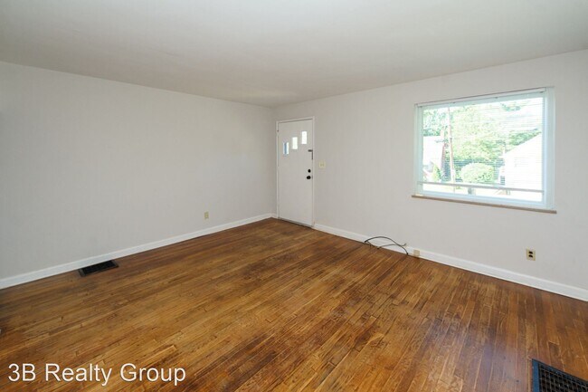 Building Photo - 3 br, 1 bath House - ROYAL GLEN 2928