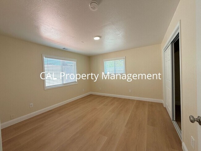 Building Photo - 245-A Maple St