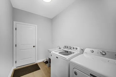 Building Photo - 10824 Walnut Dr