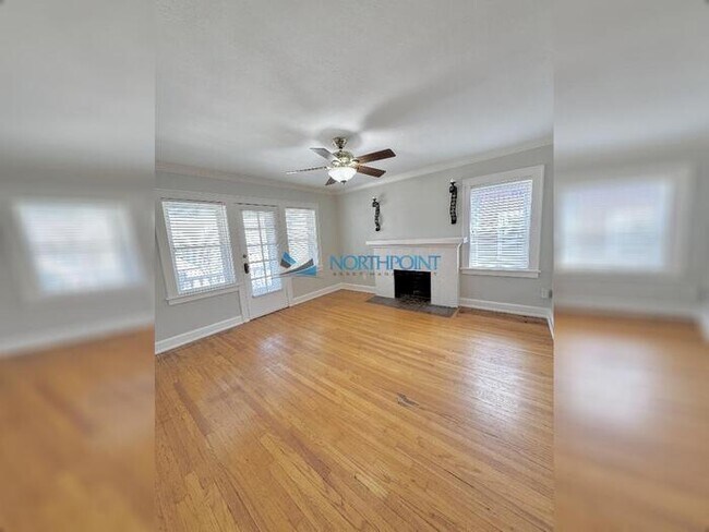 Building Photo - Amazing Top Floor 2bedroom w/Den Plaza Con...