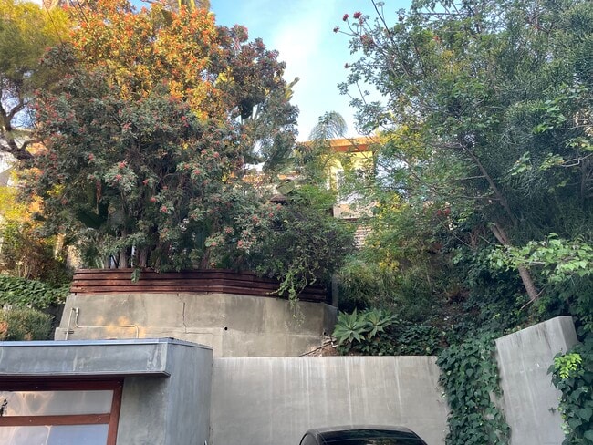 Front from street view - 3949 Cumberland Ave