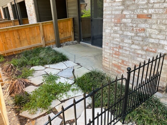 Foto del edificio - 2718 Old Field Dr