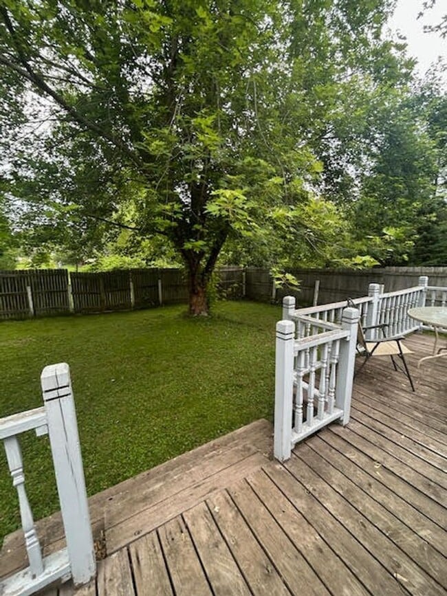 Building Photo - AVAILABLE NOW - 2 Bedroom, 1 Bath Two Harb...
