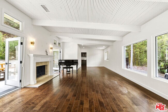Building Photo - 9541 Cedarbrook Dr