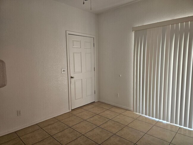Building Photo - 2299 Shorewood Dr