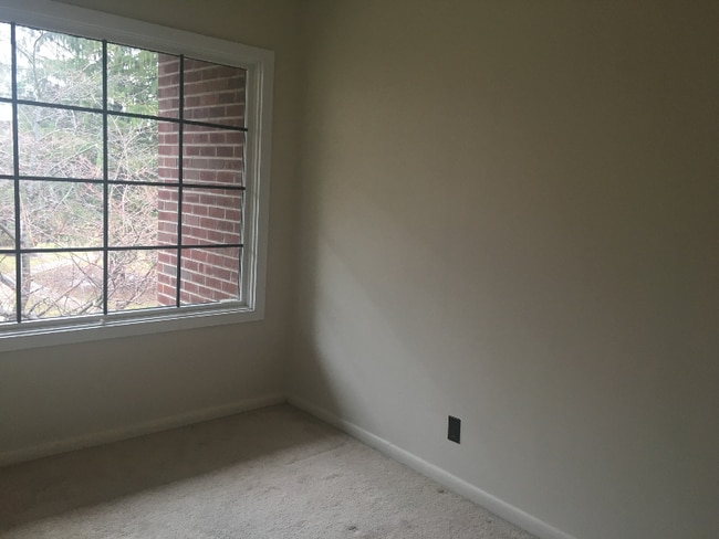 Building Photo - 310 Drummers Ln