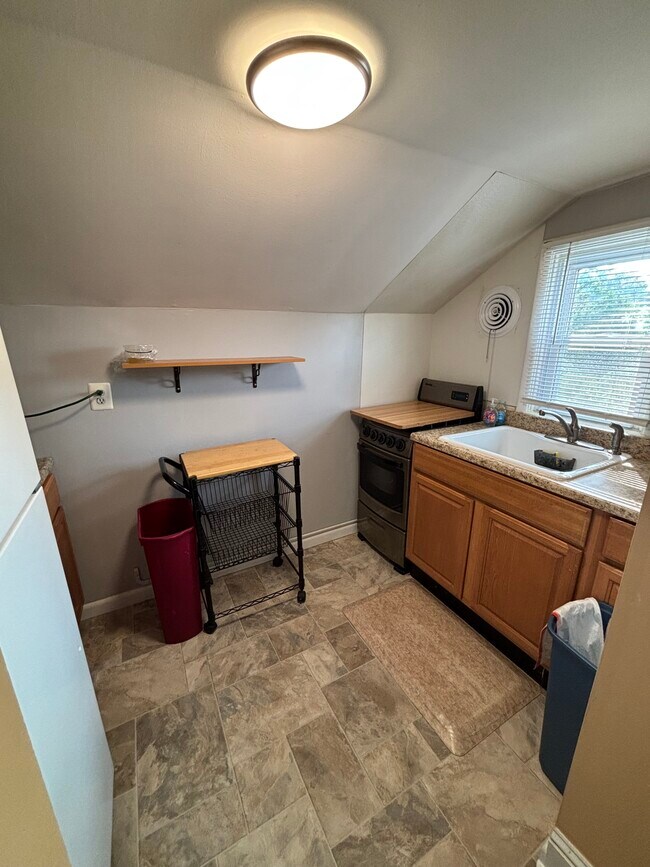 Kitchen - 614 Sampson Ave