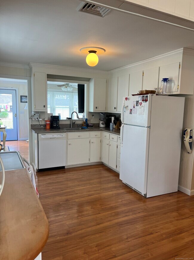 5 Clearwater Rd, Old Saybrook, CT 06475 House Rental in Old Saybrook