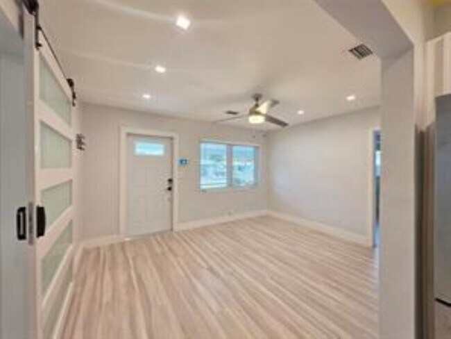 Building Photo - 250 NE 42nd Ct