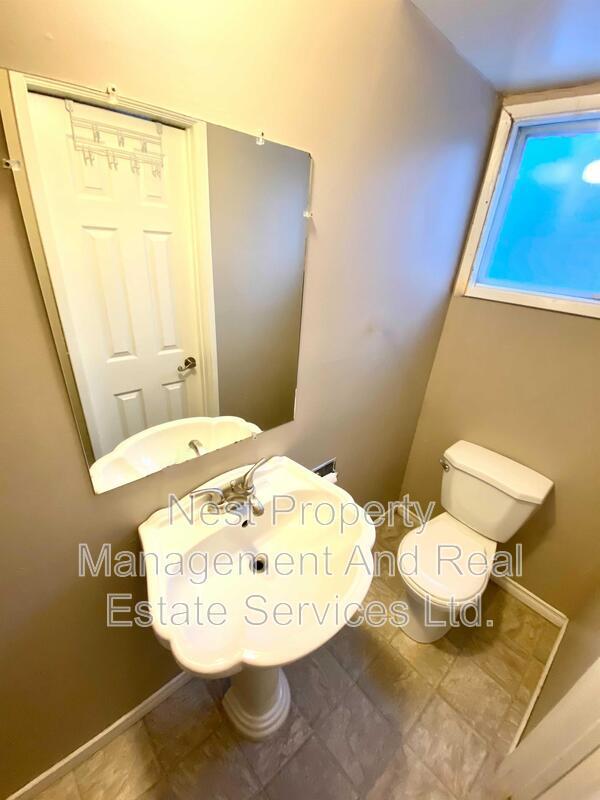 Photo du bâtiment - 1900-1900 Strathcona Ave