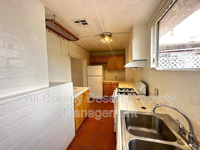 Foto del edificio - 44651 San Pascual Ave