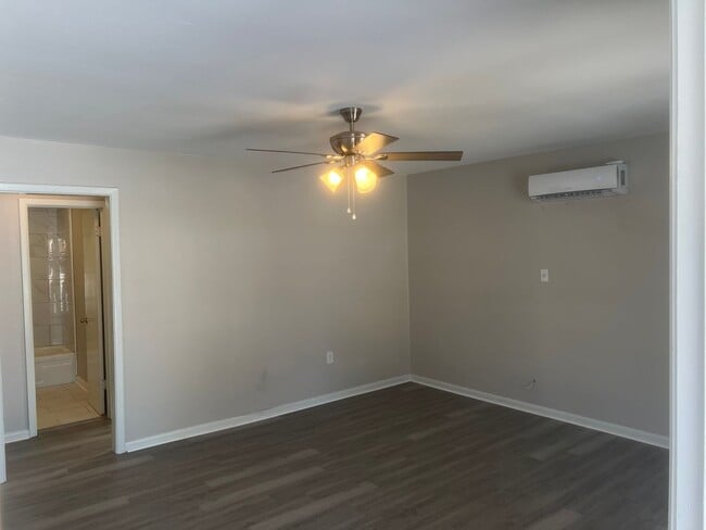 Building Photo - 3 Bed 1 Bath Home