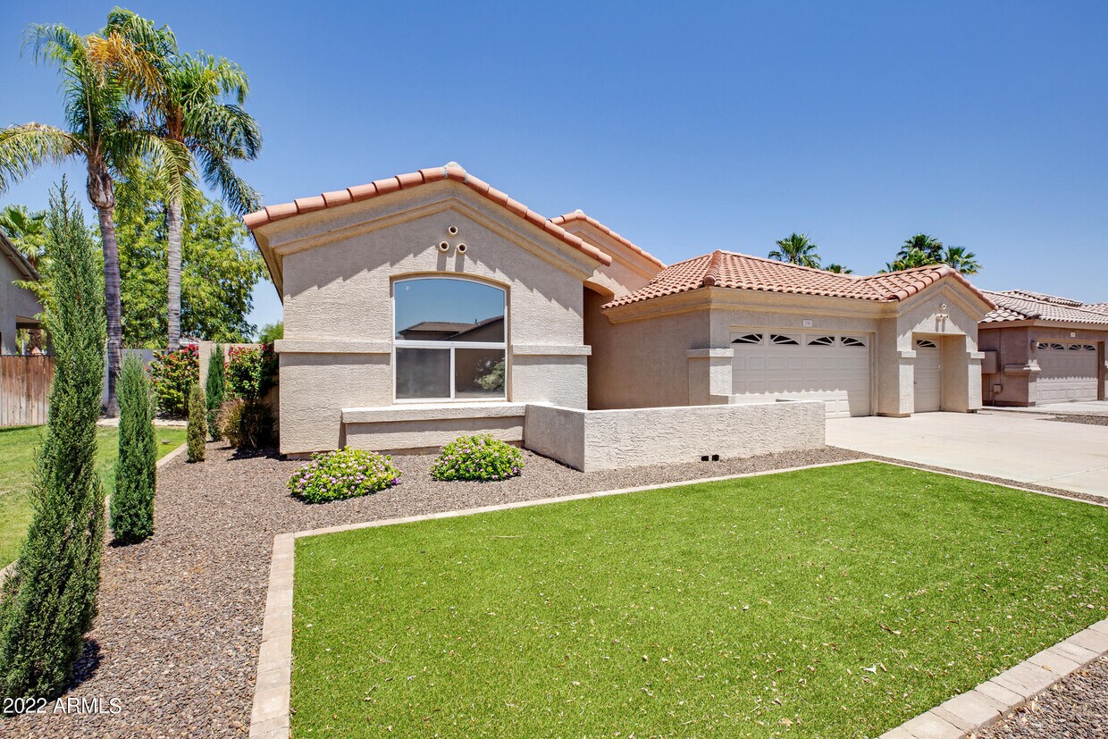 Primary Photo - 770 W Cherrywood Dr