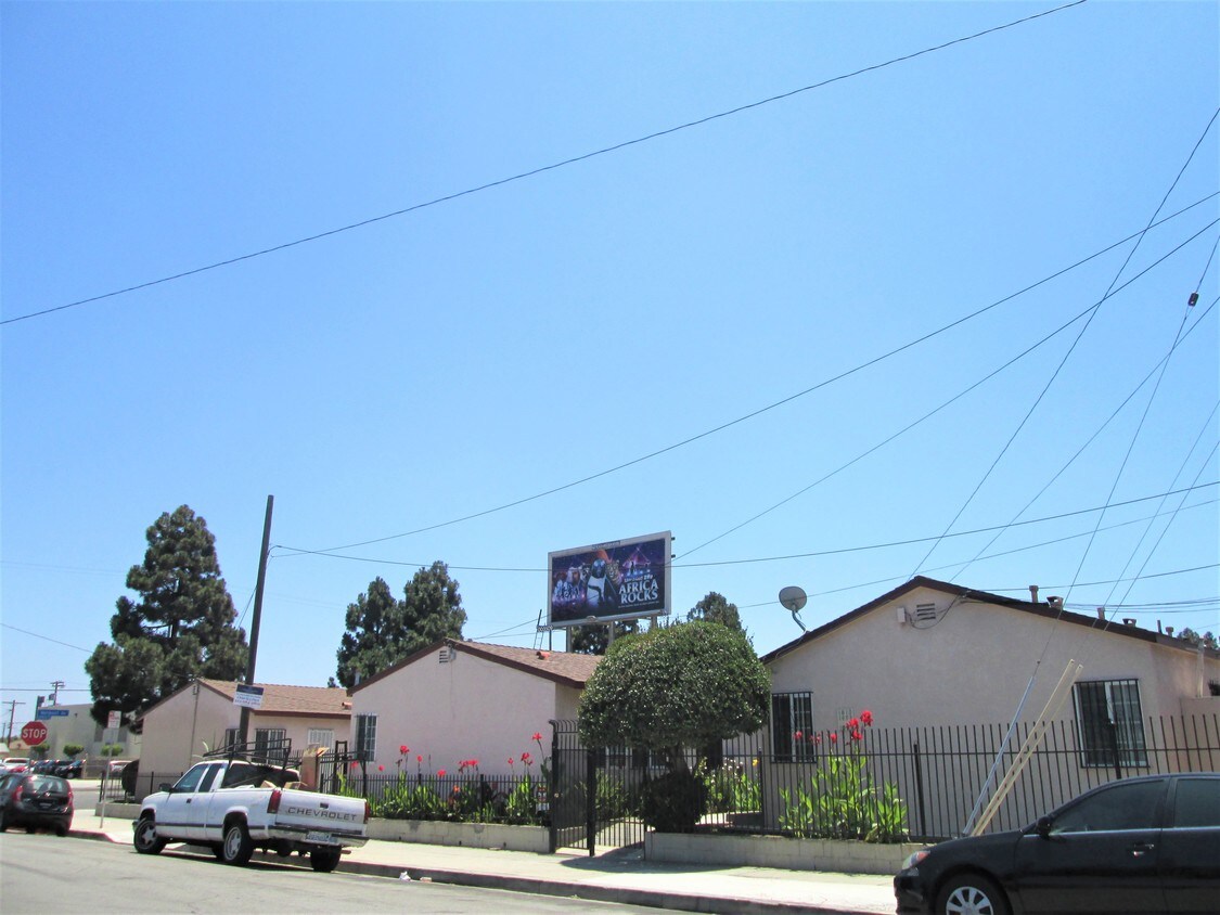 Foto principal - 10953 S Vermont Ave
