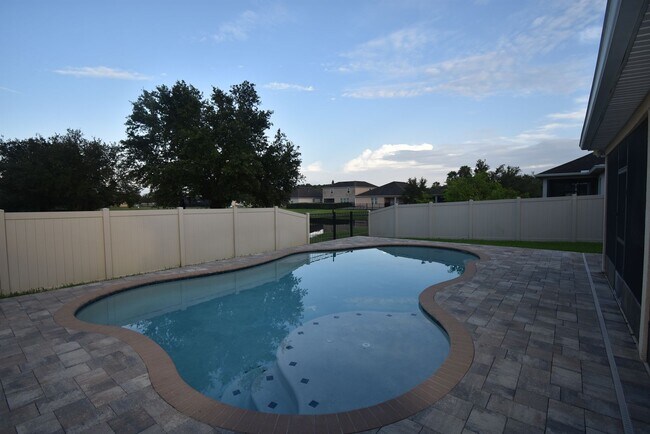Foto del edificio - 4 Bed/3.5 Bath, Pool and Waterfront home, ...