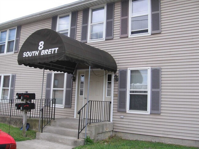 Building Photo - 8 S Brett St