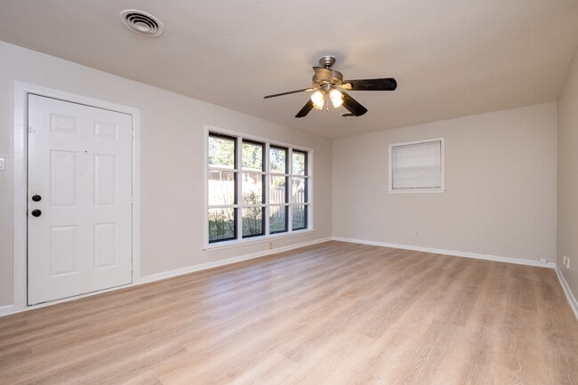 Foto del edificio - 7321 Illinois St