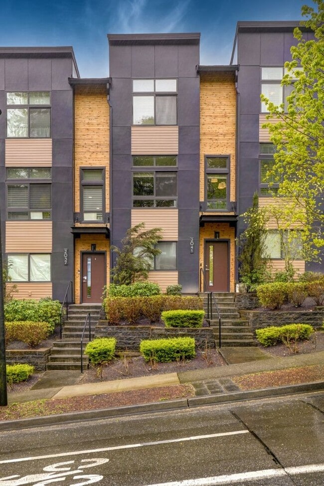 Building Photo - 2041 NW Talus Dr