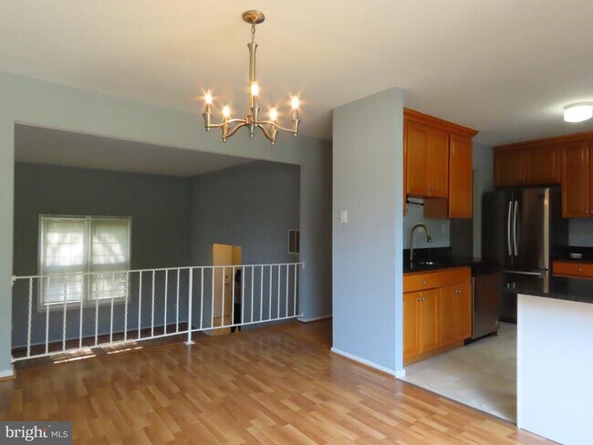 Building Photo - 624 Northcliffe Dr