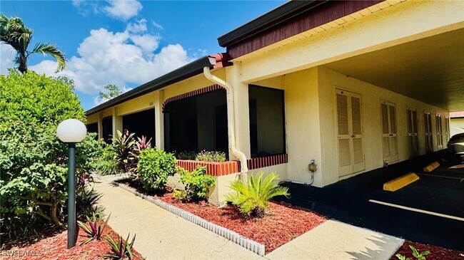 Foto del edificio - 2024 Pine Isle Ln