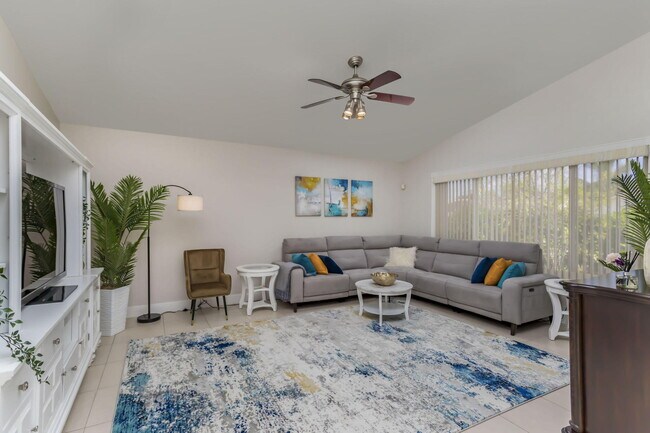 Foto del edificio - 7572 Silver Woods Ct