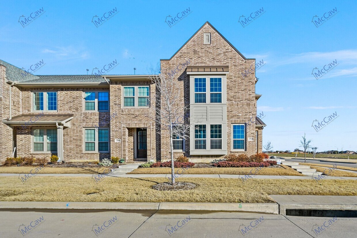 Primary Photo - Improved Price! Fantastic Townhome - 3/2.5...