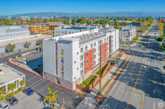 Foto del edificio - Calabazas Community Apartments