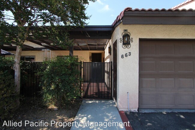 Foto del edificio - 3 br, 2 bath House - 663 E Palm Ave